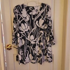 Three-quarter 3/4 sleeve blouse top